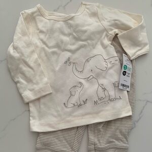 Baby Carter's 6-month 2-Piece Elephant Outfit Set
Brand new w tag.